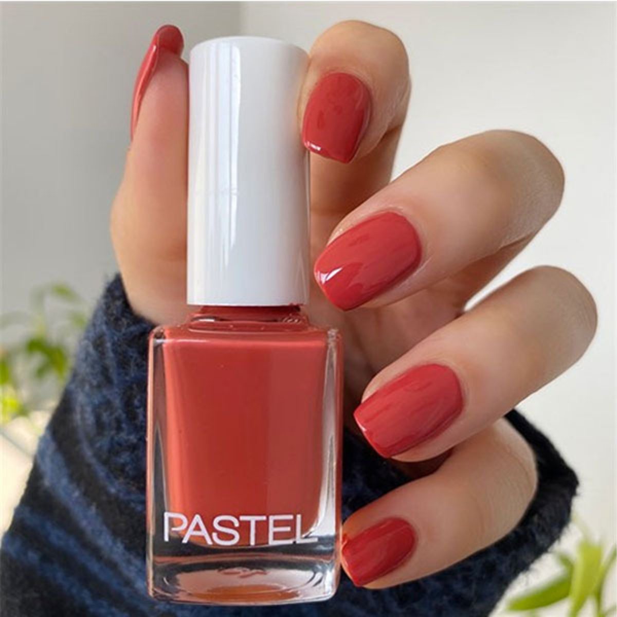 PASTEL NAIL POLISH - 251